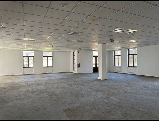 3,731M² OFFICE TO LET IN SANDOWN